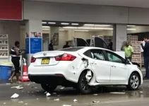 carro invade loja em Araruama