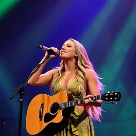 Claudia Leitte nova versão ao vivo Mergulhando